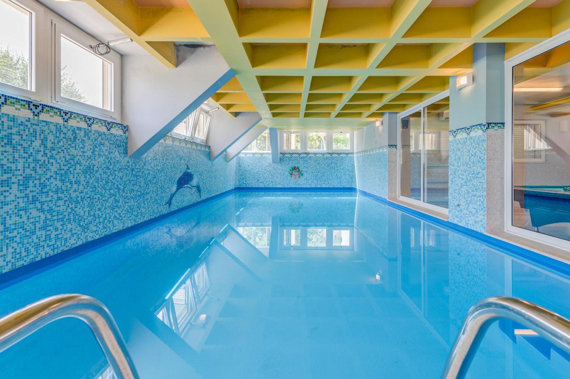 Blue Dolphin Apartment - Private Indoor Pool, Jacuzzi, Garden Спліт Екстер'єр фото