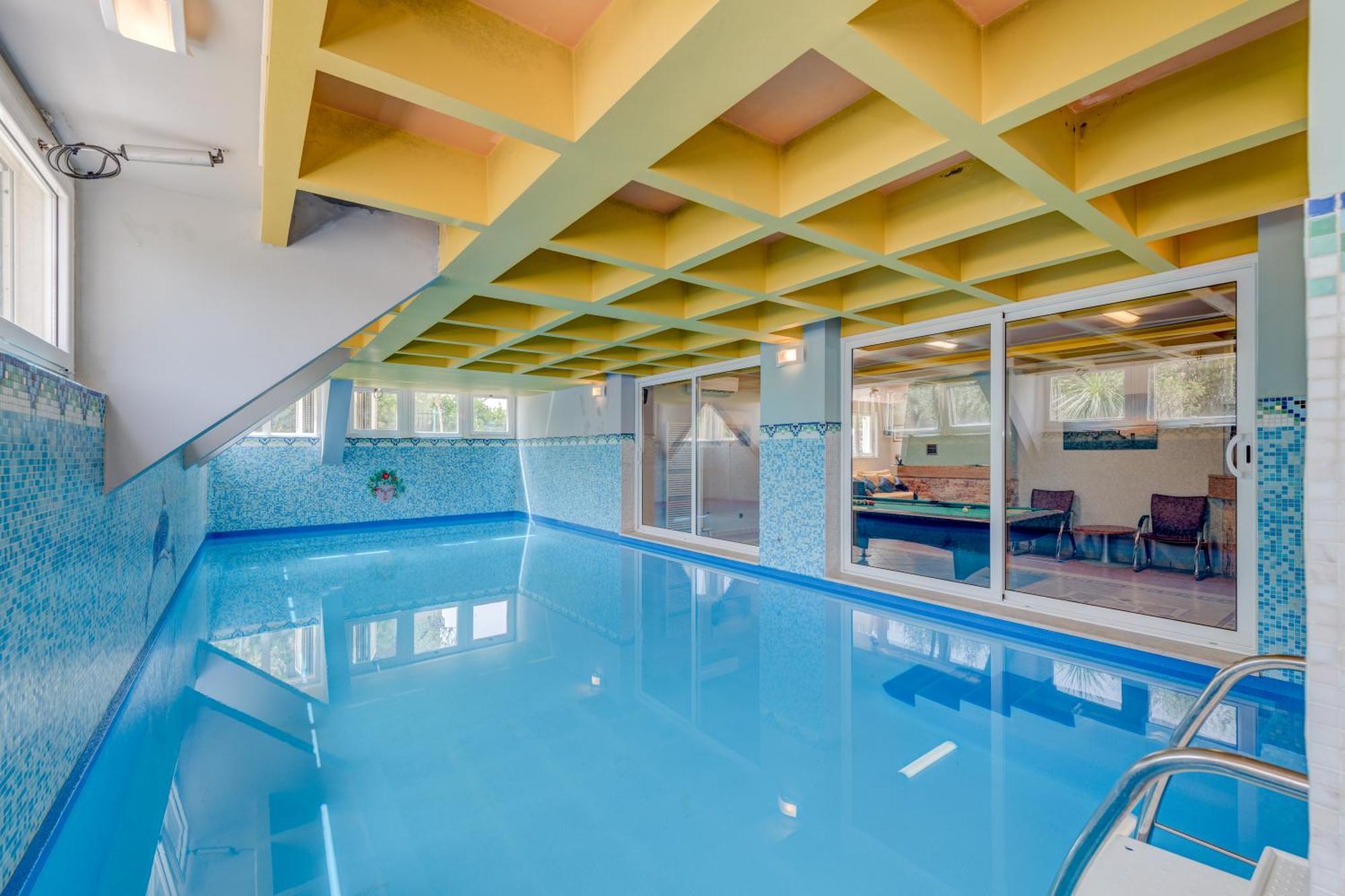 Blue Dolphin Apartment - Private Indoor Pool, Jacuzzi, Garden Спліт Екстер'єр фото