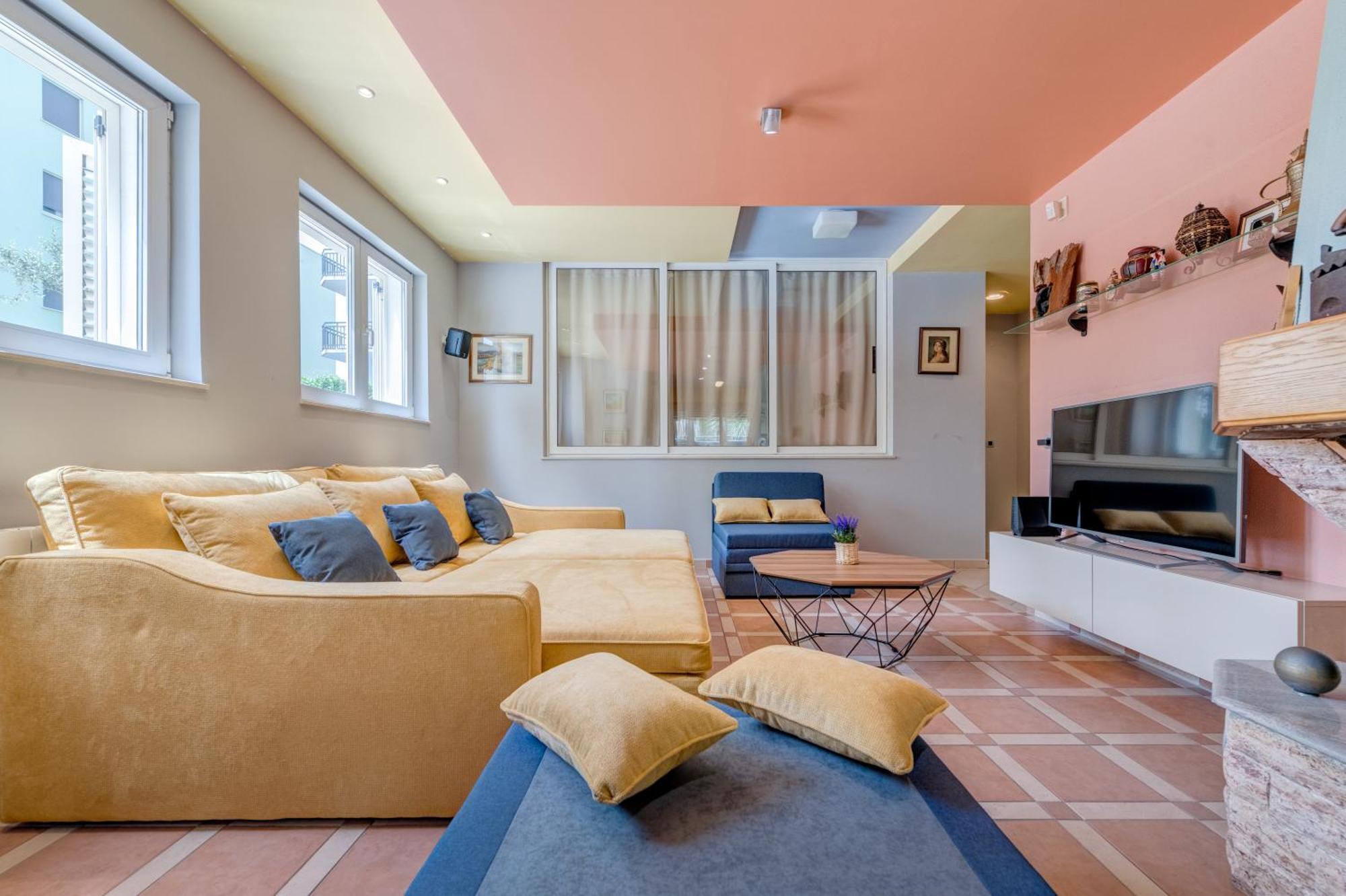 Blue Dolphin Apartment - Private Indoor Pool, Jacuzzi, Garden Спліт Екстер'єр фото