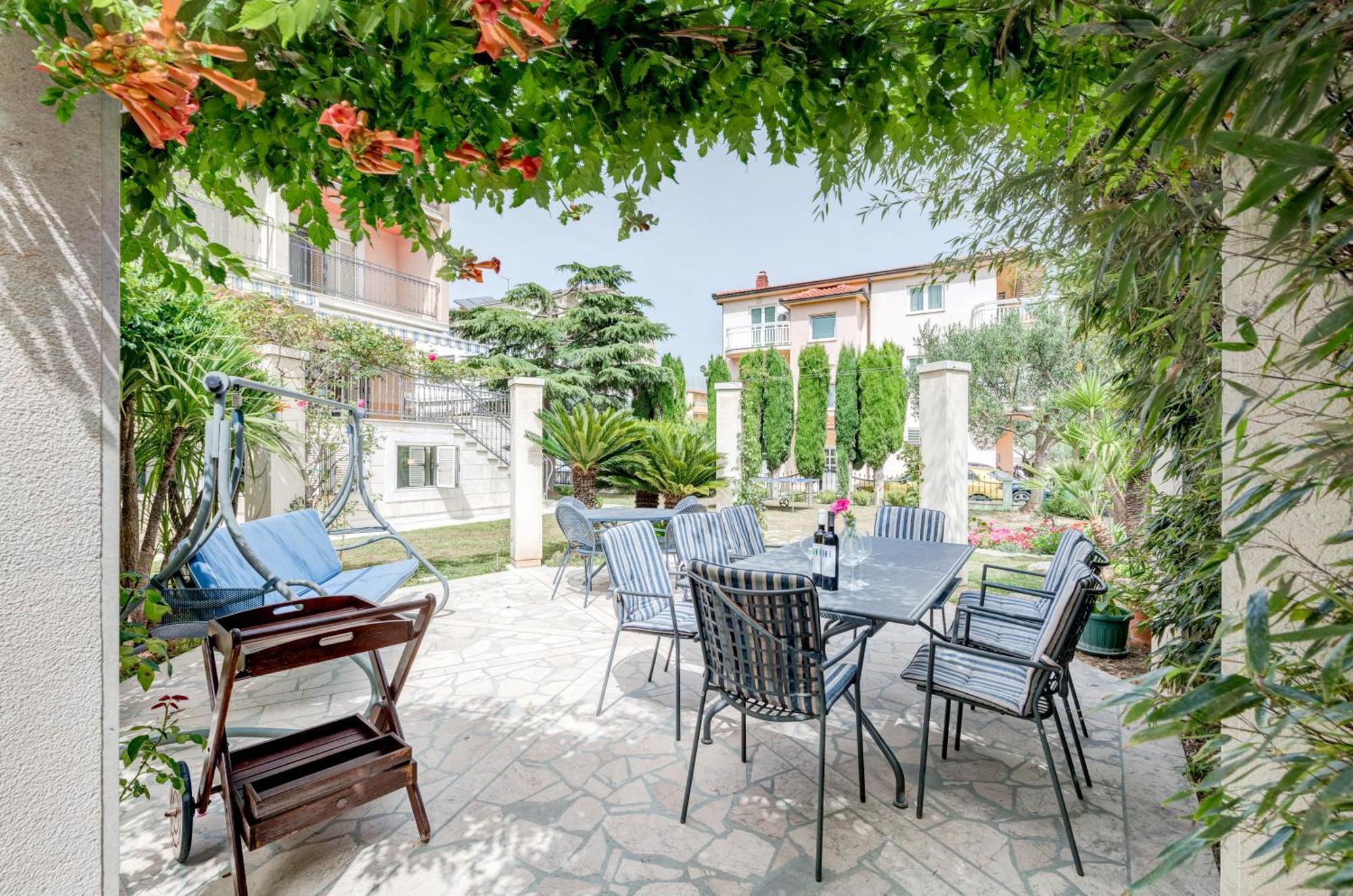 Blue Dolphin Apartment - Private Indoor Pool, Jacuzzi, Garden Спліт Екстер'єр фото