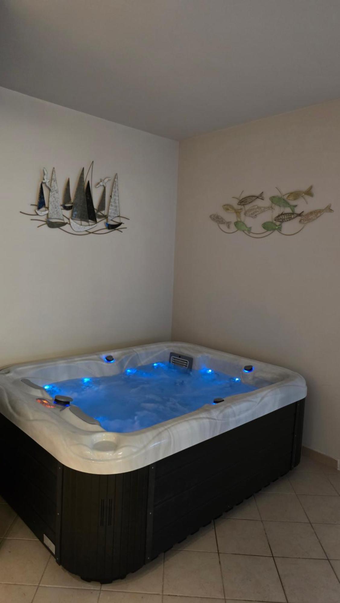 Blue Dolphin Apartment - Private Indoor Pool, Jacuzzi, Garden Спліт Екстер'єр фото