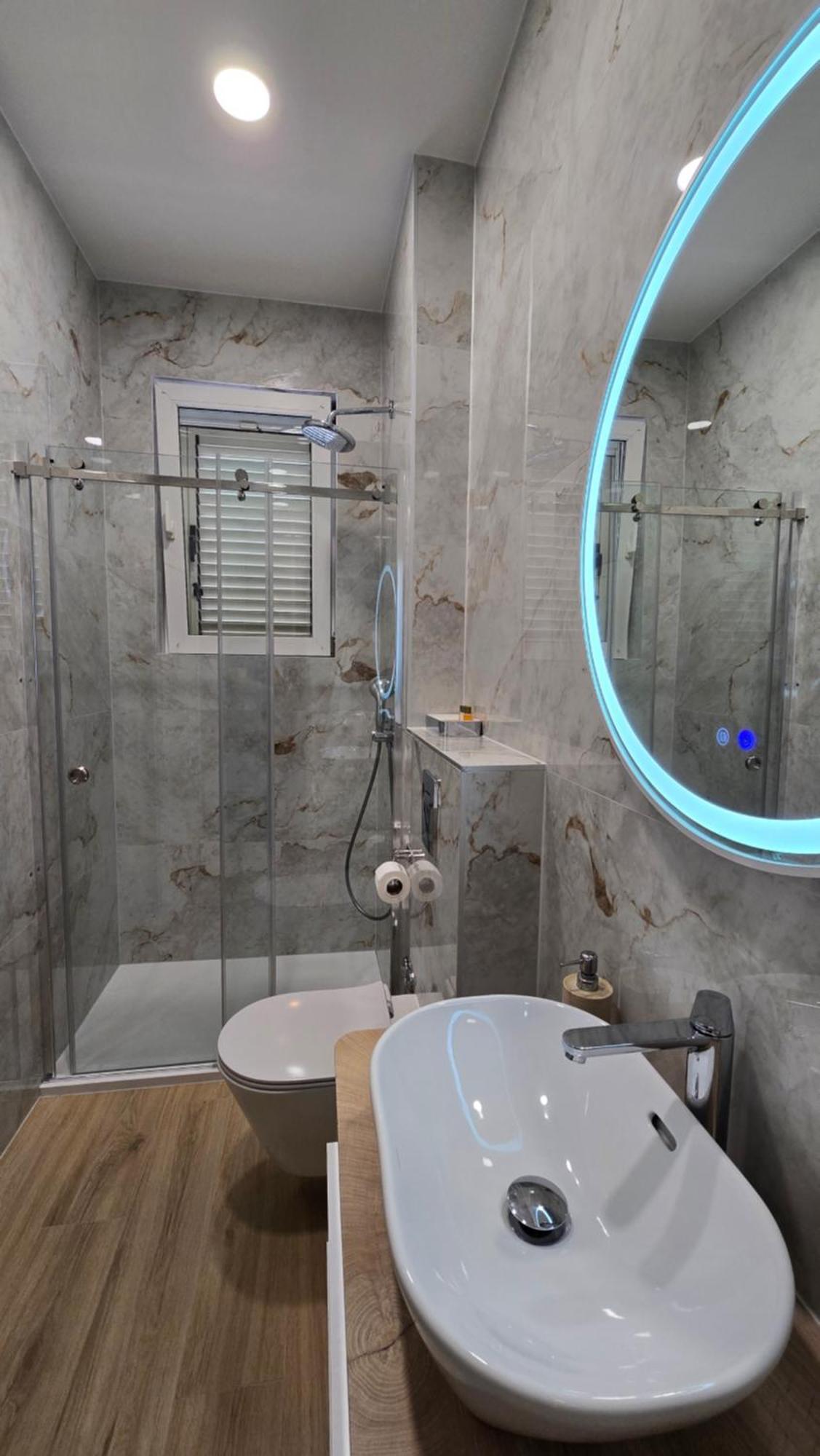 Blue Dolphin Apartment - Private Indoor Pool, Jacuzzi, Garden Спліт Екстер'єр фото